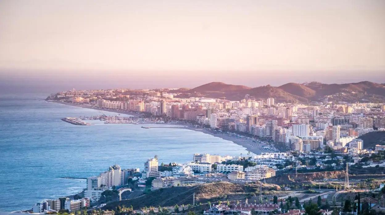 Fully Renovated Apartment In The Heart Of Fuengirola, 2 Min Walk To The Beach المظهر الخارجي الصورة
