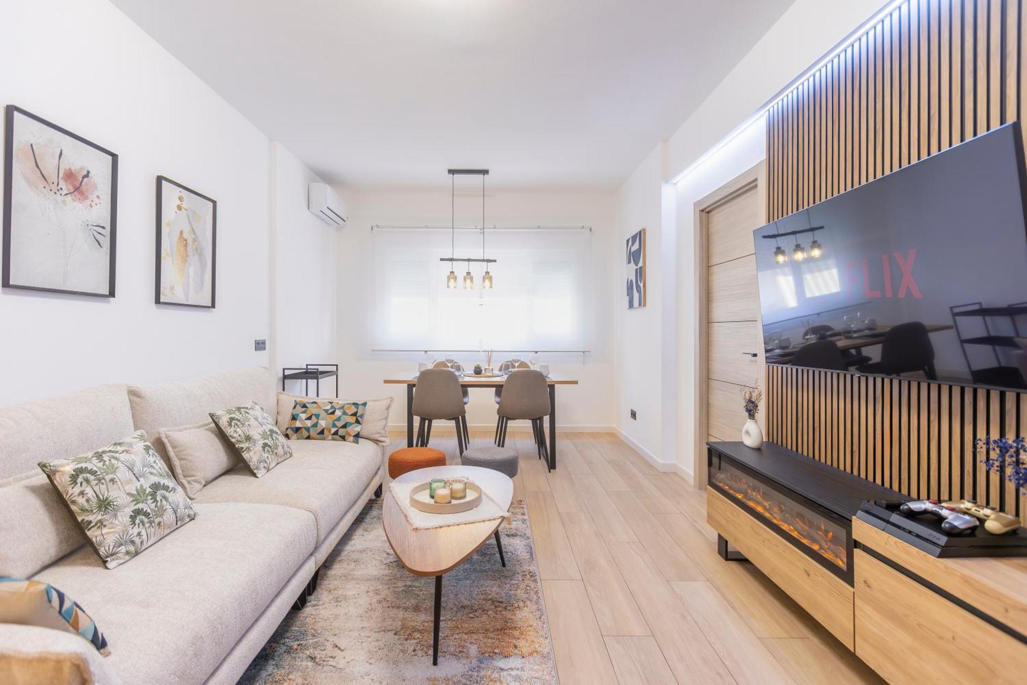 Fully Renovated Apartment In The Heart Of Fuengirola, 2 Min Walk To The Beach المظهر الخارجي الصورة