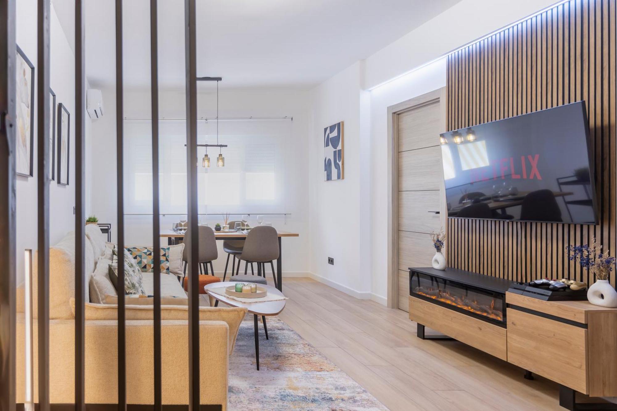 Fully Renovated Apartment In The Heart Of Fuengirola, 2 Min Walk To The Beach المظهر الخارجي الصورة