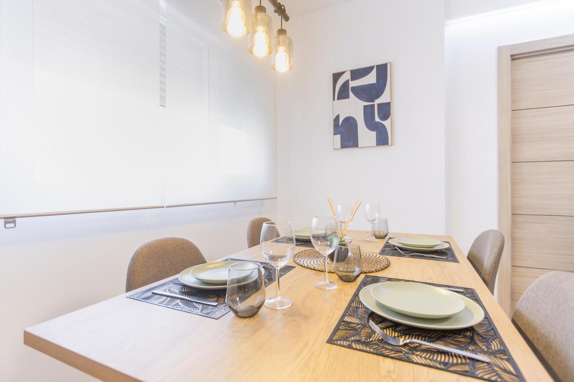 Fully Renovated Apartment In The Heart Of Fuengirola, 2 Min Walk To The Beach المظهر الخارجي الصورة