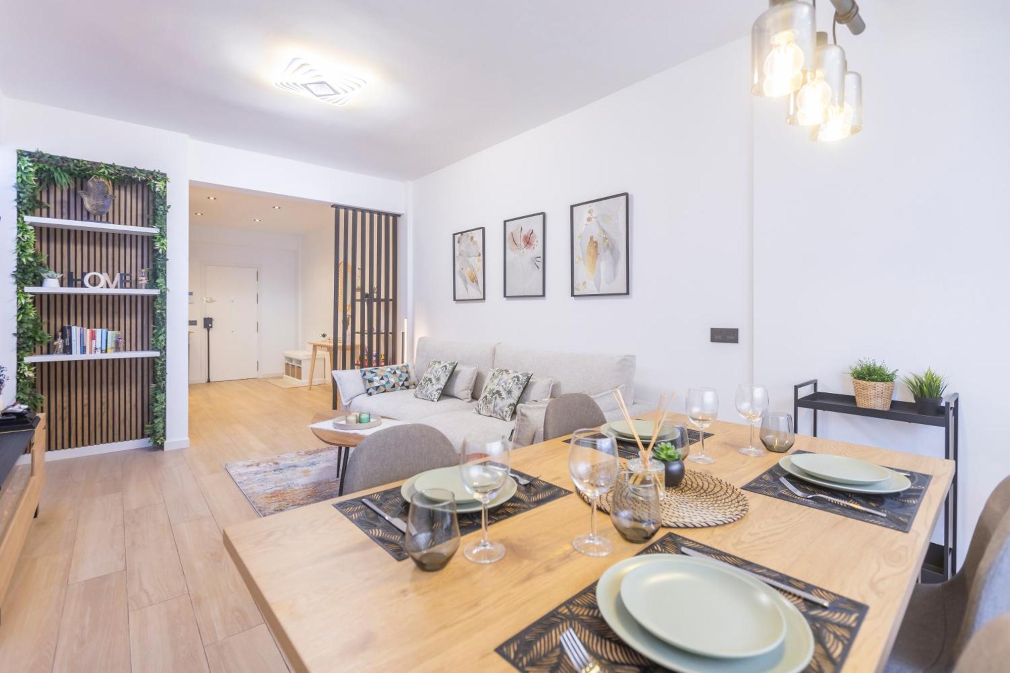 Fully Renovated Apartment In The Heart Of Fuengirola, 2 Min Walk To The Beach المظهر الخارجي الصورة